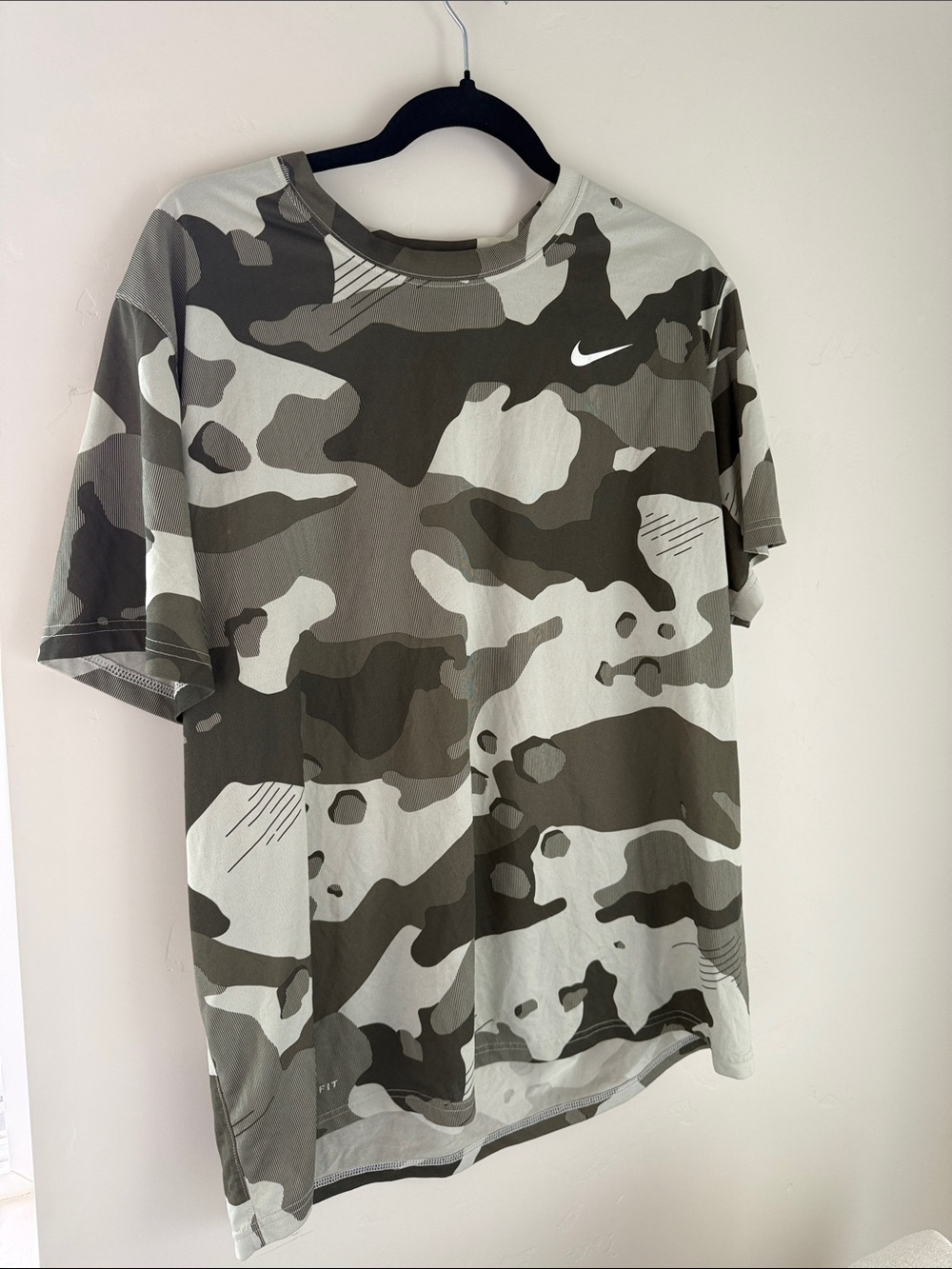 Nike Men’s Olive and White Camo Short Sleeve Dri Fit Tee XL